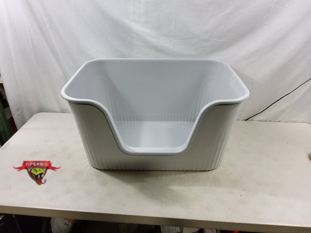 Lot 7-130013 - Extra large high sided plastic litter box. 30-1/2" X 21" X 16"H.