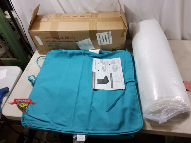 Lot 7-134924 - Patio cushion set. Seat and back pillow. 24" X 24".