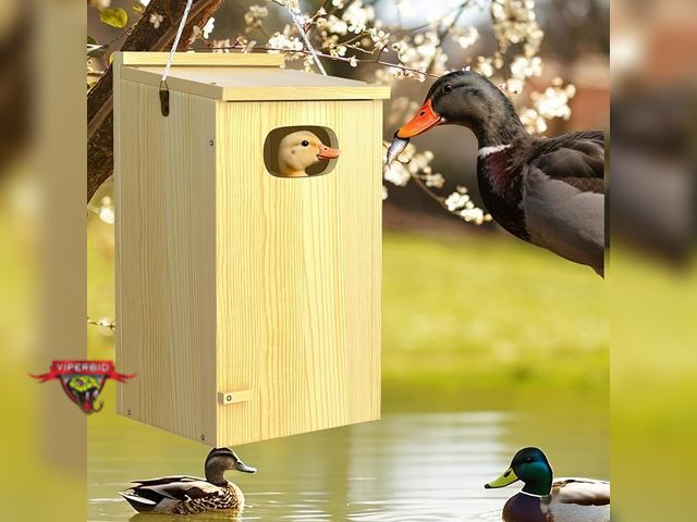 Lot 7-133592 - Solid wood duck house nesting box. Can be mounted on tree or hung. Approximately 10"D x 10"W x 22"H.