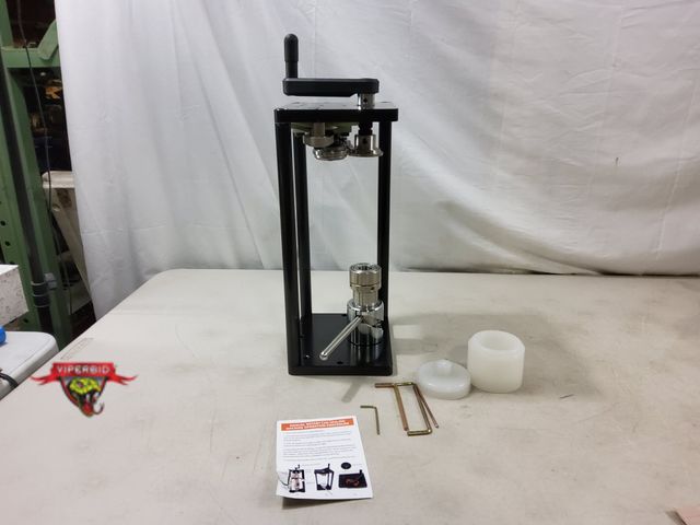 Lot 7-130236 - Manual rotary can sealing machine.