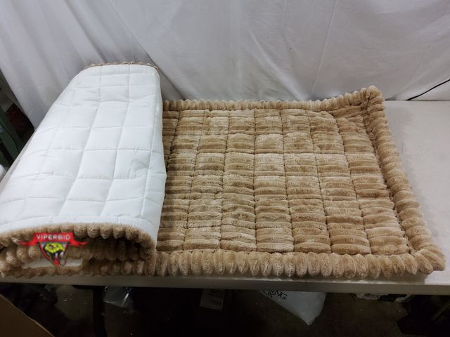 Lot 7-133044 - Plush Couch cover protector with non slip back. 28" X 90".
