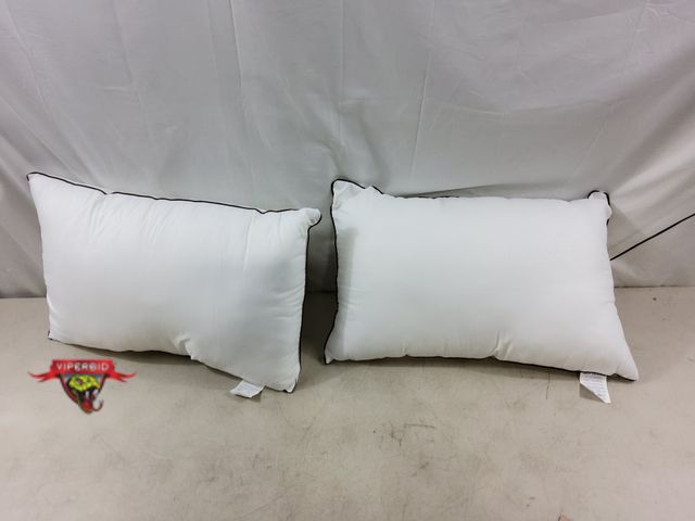 Lot 7-133405 - (2) 21" X 15" Bed pillows.