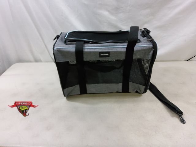 Lot 7-130100 - Soft sided pet carrier. 19" X 12" X 12"H.