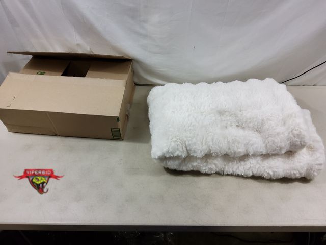 Lot 7-130635 - 50" X 60" Faux fur plush throw blanket.
