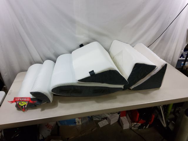 Lot 7-130330 - Bed wedge pillow set.