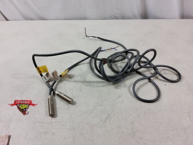 Lot 7-134844 - (2) Omron sensors. TL-X2Y1.