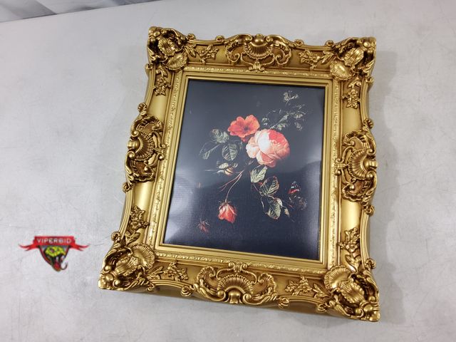 Lot 7-131547 - Haoyuan Vintage looking picture frame. 10" X 12". Can be wall mounted or free standing.