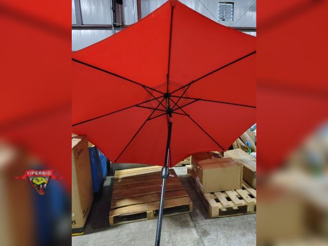 Lot 7-131382 - 9 Ft. Tilting Patio umbrella.