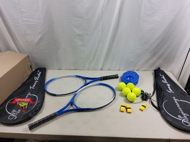 Lot 7-131131 - MagicOrange tennis training set.