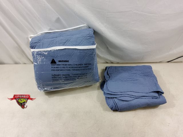 Lot 7-132695 - Chixin oversized cotton bedspread with (2) Shams. 118" X 122".