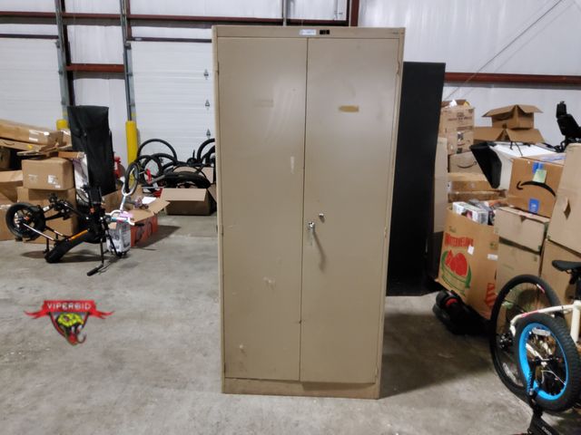 Lot 7-132976 - 5 Shelf metal storage cabinet with 4 adjustable shelves. 36" X 21"D X 78"H. Lockable - no key. Large...