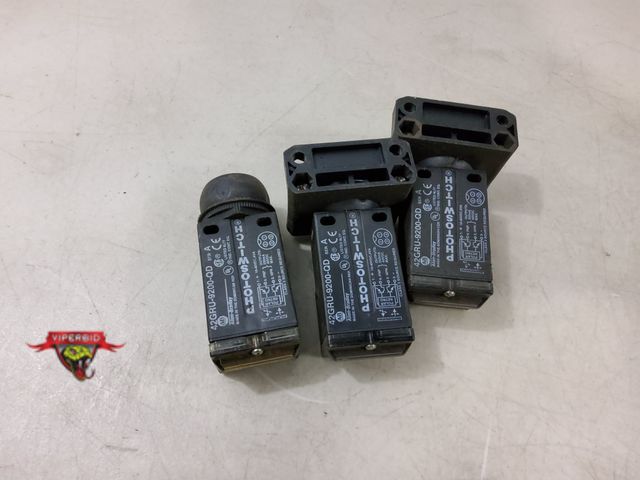 Lot 7-130080 - (3) Allen Bradly photoswitches. 42GRU-9200-QD