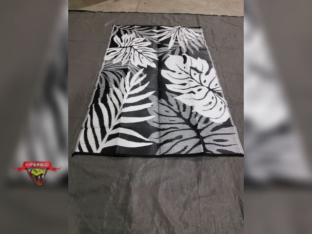 Lot 7-131068 - Yonile 5 ft. X 8 ft. Outdoor rug.
