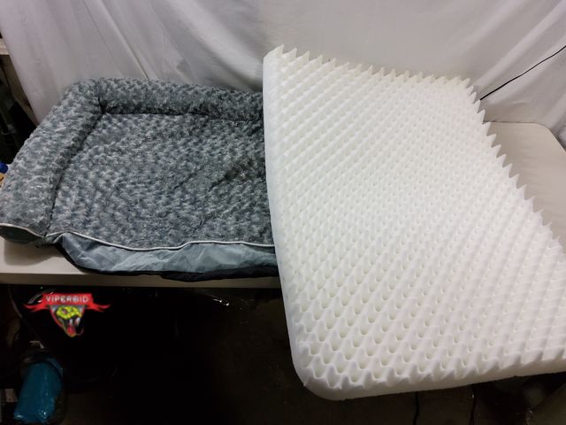 Lot 7-131370 - Memory Foam Pet Bed. (Aprx. 40.5" x 30")