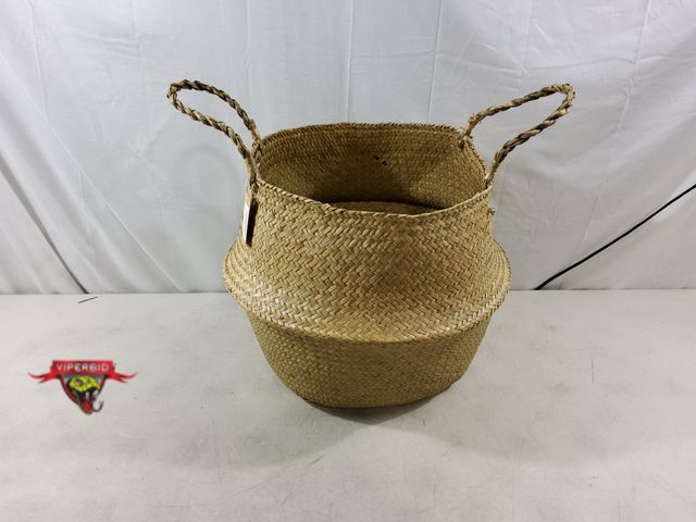 Lot 7-134104 - Dokot seagrass basket. Approx. 12"D X 14"H.