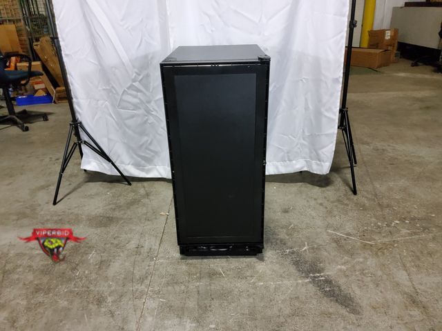 Lot 7-134577 - U-Line UHCP115-IS81A is a premium 15-inch 1 Class integrated panel ready clear ice maker featuring a...