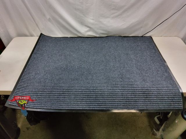 Lot 7-131589 - Gorilla Grip waterproof traffic guard door mat. 47" X 35".