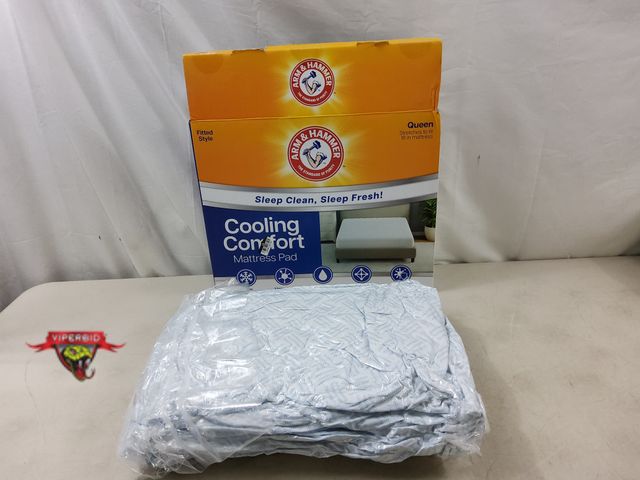 Lot 7-131873 - Arm &amp; Hammer cooling comfort mattress pad. Queen - stretches to fit 18" Mattress.