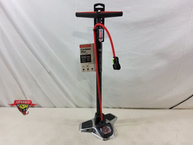 Lot 7-132539 - Schwinn cyclone max floor pump. Hose length: 31".