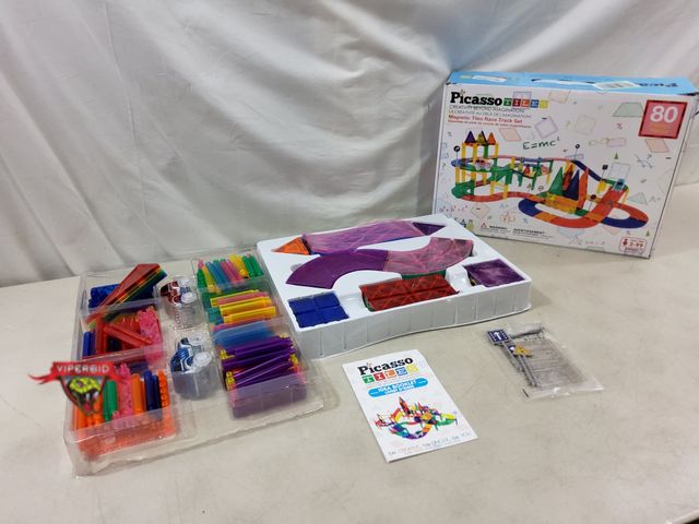 Lot 7-130578 - 80-Piece Picasso Tiles magnetic tiles race track set.