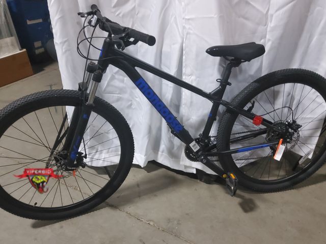 Lot 7-132926 - Retail $399! Mongoose 29" Switchback Comp adult mountain bike. NOTE: Small tear on seat (see pic)