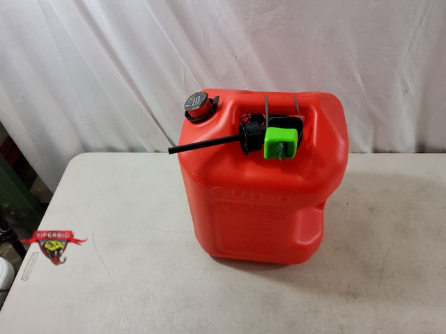 Lot 7-133940 - New! Scepter 5 Gallon gasoline container.