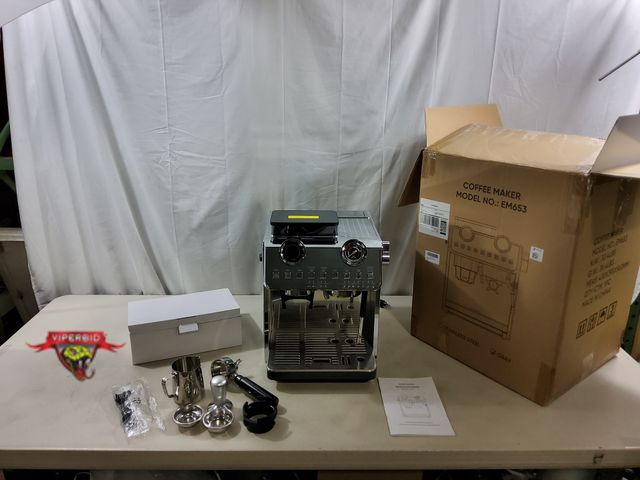 Lot 7-123779 - Heavy duty coffee / espresso maker. Model EM653. Tested to power on.