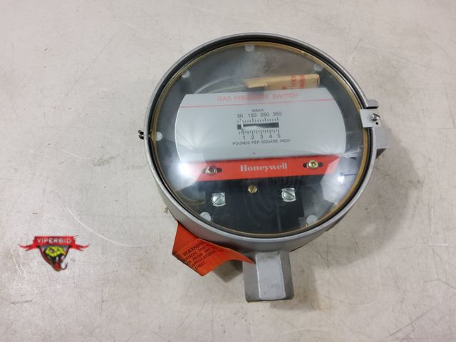 Lot 7-131259 - Honeywell gas pressure switch. 1/2" Pipe size. Part no. C437N 1027 3.