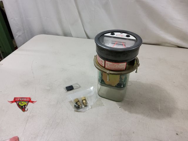 Lot 7-130208 - Dwyer photohelic pressure switch gauge. #3205-HP-TP.