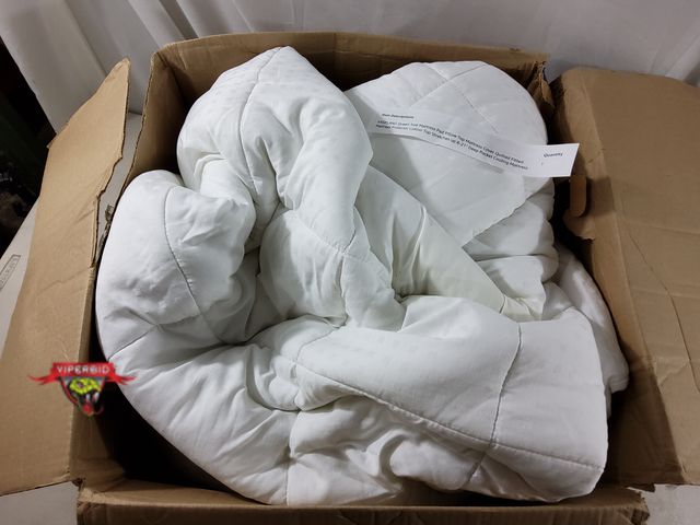 Lot 7-135047 - Queen Size Matteress Pad Topper with Deep Pockets.
