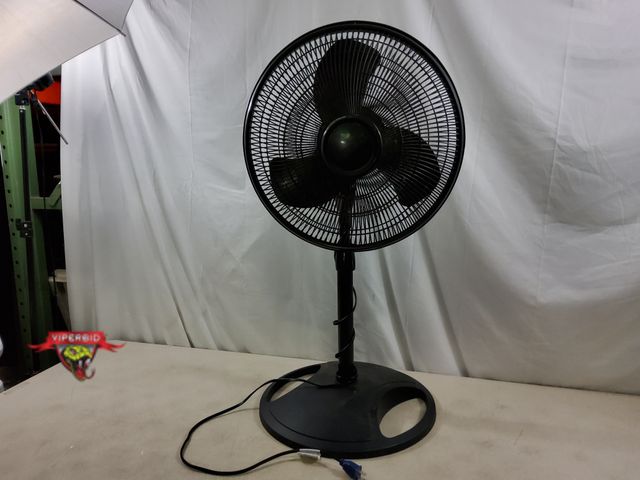 Lot 7-134871 - Adjustable Height Oscillating Fan. Tested and Works.
