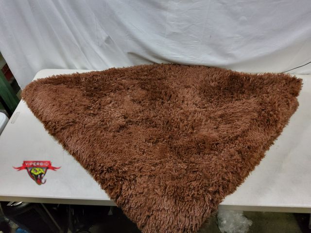 Lot 7-130589 - 6 ft. Round faux fur rug.