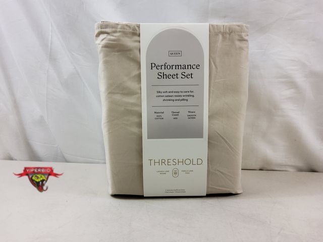 Lot 7-131444 - Threshold queen size performance sheet set. 400 thread count. 100% Cotton. Includes flat &amp; fitte...