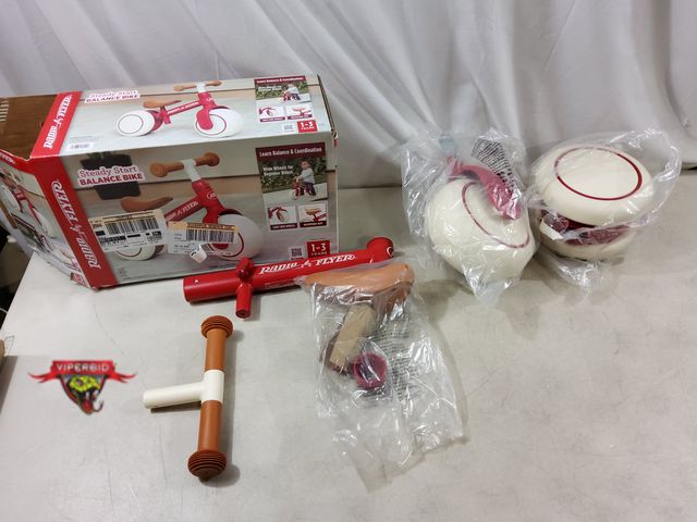 Lot 7-132566 - Radio Flyer steady start balance bike.