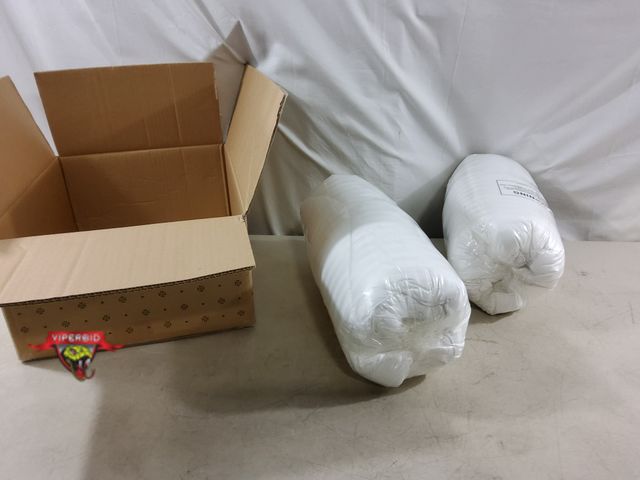 Lot 7-133586 - New! (2) Beckham Hotel Collection pillows. 20" X 28".