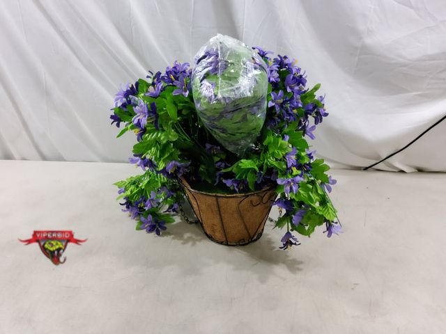 Lot 7-132751 - Artificial hanging basket.