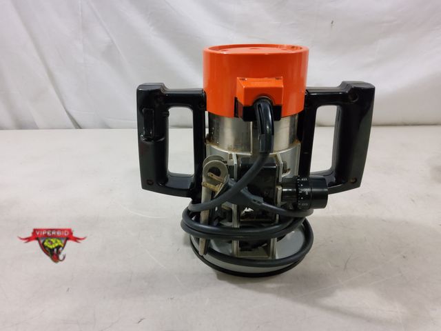 Lot 7-130061 - Black + Decker 1-1/4HP Router. 120V.