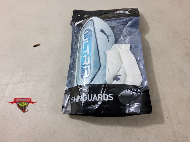 Lot 7-135635 - Puma Ultra adult size M shin guards.