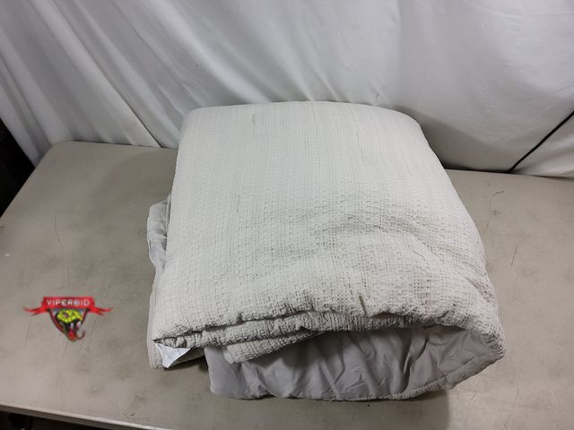 Lot 7-134518 - ienjoyhome K/CK `08" X 96" Comforter.
