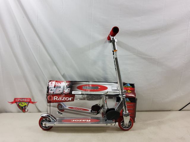 Lot 7-132679 - Razor A Kick Scooter. Ages 5+.