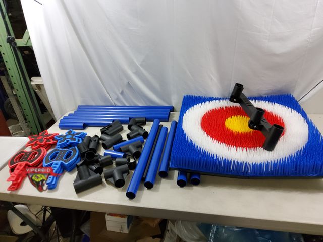 Lot 7-134480 - No assembly or parts instructions.  Axe / Star throwing set for kids.