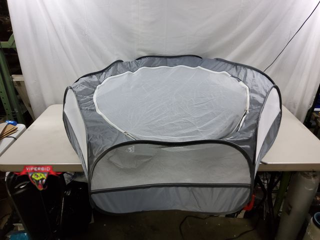 Lot 7-131030 - Pawaboo Pop-Up Small Animals Playpen. Approx. 48" X 40" X 15"H.