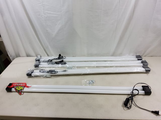 Lot 7-123310 - Lot of (4) - Led linkable 4 ft. Shop lights. 40W.
