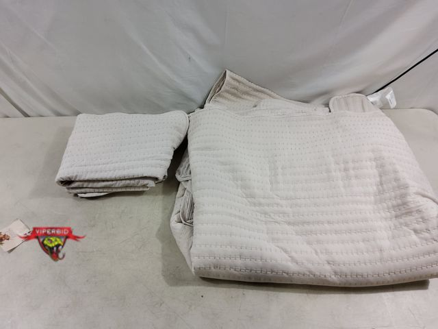 Lot 7-133841 - WDCozy 104" X 90" Lightweight Bedspread with (2) Shams.