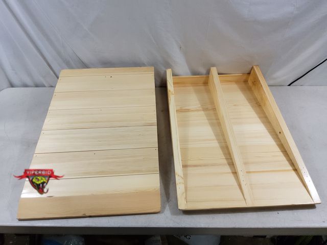 Lot 7-133346 - Pair of wood ramps. 17-5/8"W X 23-5/8" X  5"H.