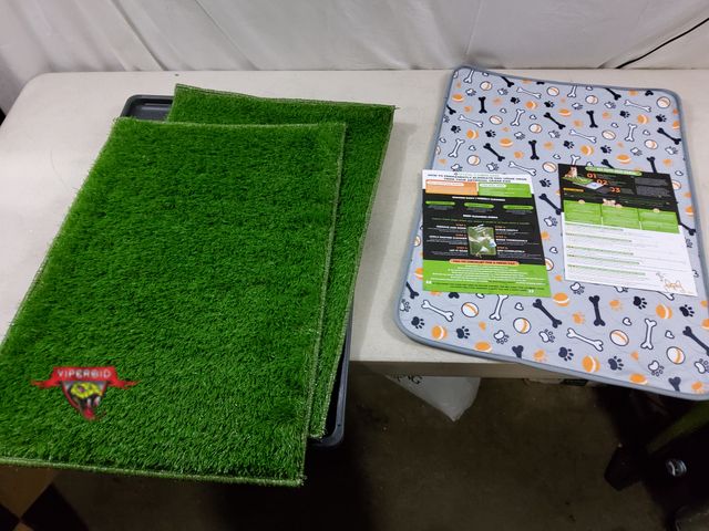 Lot 7-133382 - Hompet Dog Grass Pad with Tray. 29-3/8" X 20-1/2"