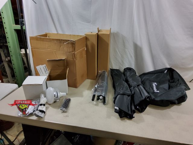 Lot 7-134783 - (2) Yanuoda 16" X 16" Softbox Lighting with remotes.