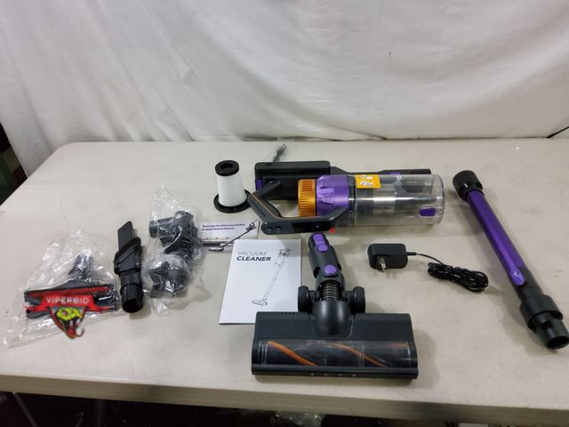 Lot 7-130530 - Cordless vacuum cleaner. Model A33-7INR18650.