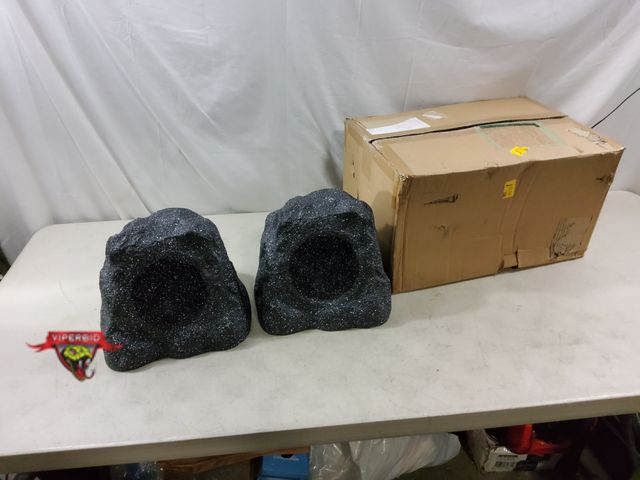 Lot 7-133431 - StudioFinix 6.5" bluetooth rock speakers. No cables.