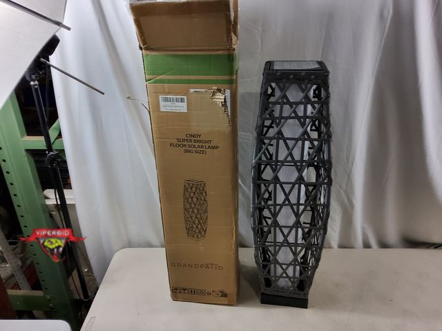 Lot 7-134177 - Grand Patio floor solar lamp. 7-3/4" X 30-1/2"H X